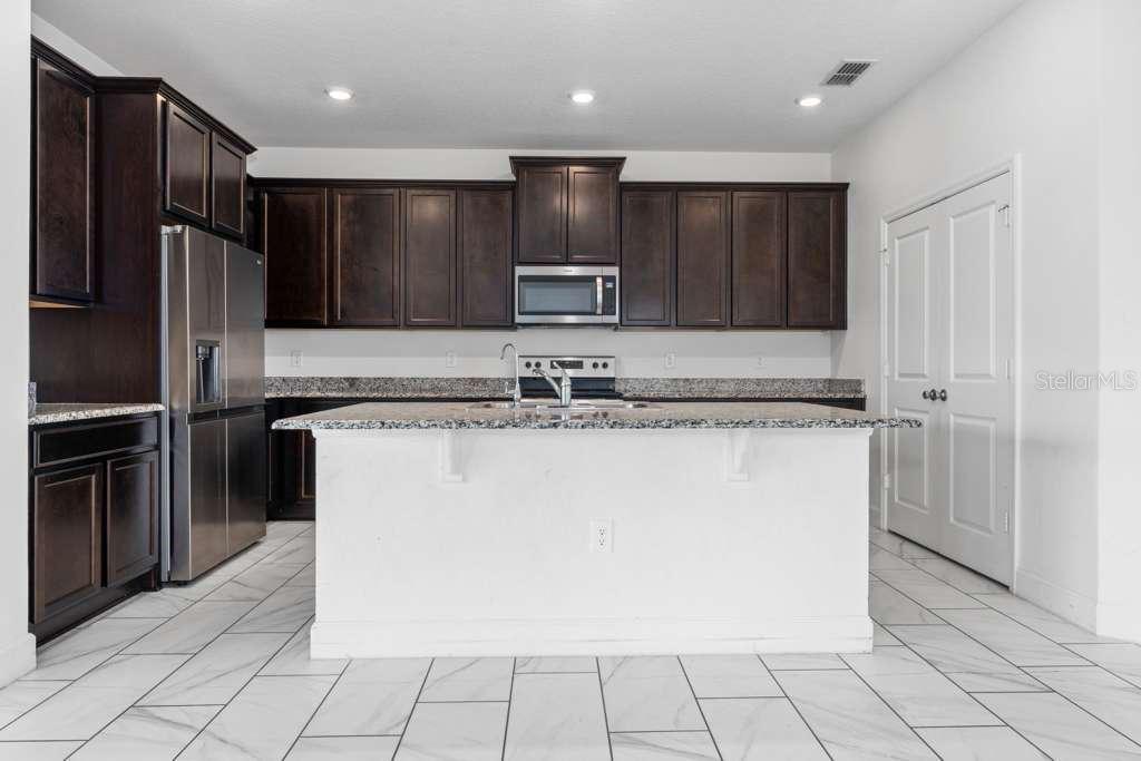 Image 20 of 25 For 520 Overpool Avenue