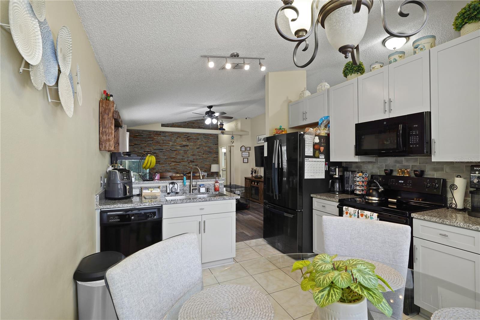 Image 5 of 13 For 1708 Chatham Circle