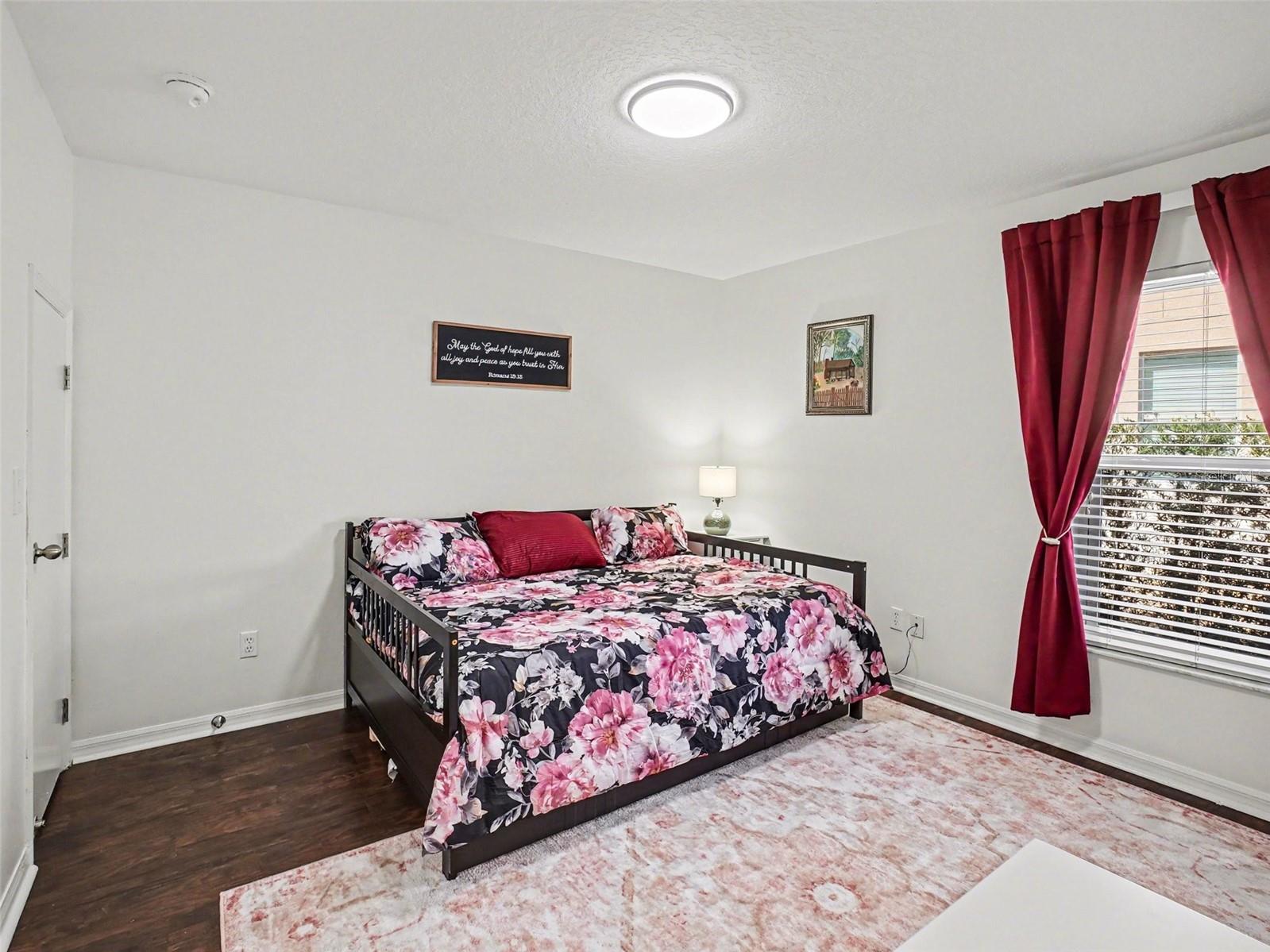 Image 24 of 39 For 2260 Pickford Circle