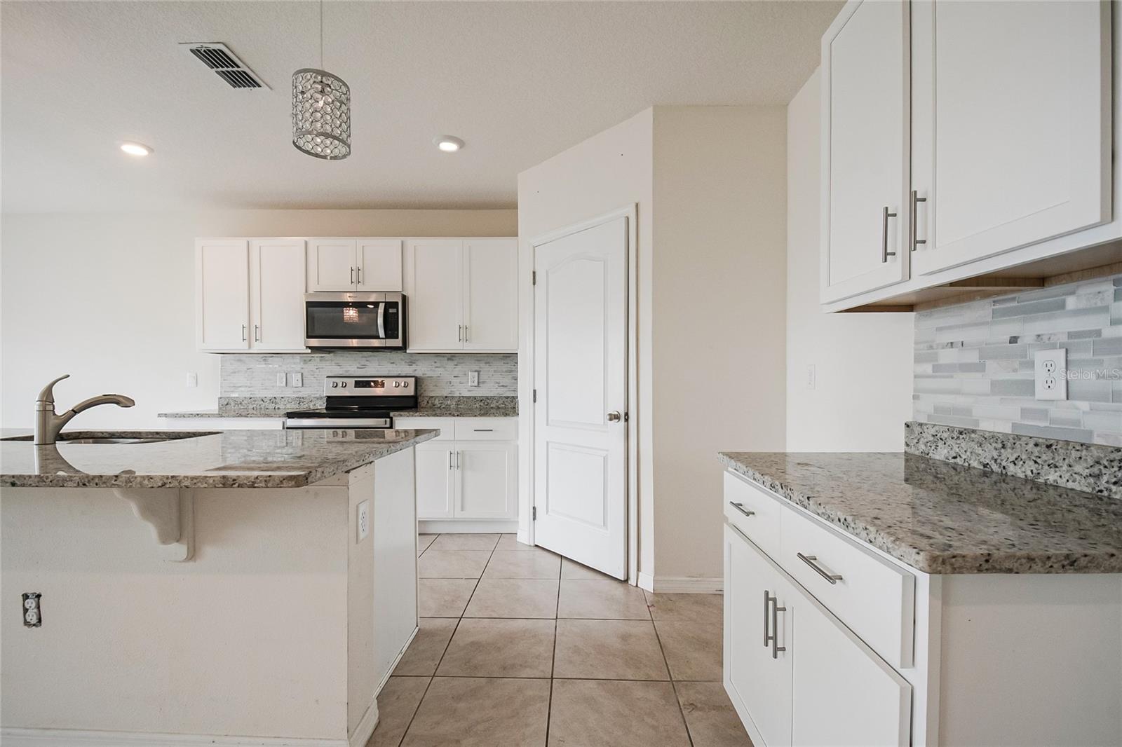 Image 13 of 49 For 2340 Canyon Oak Drive