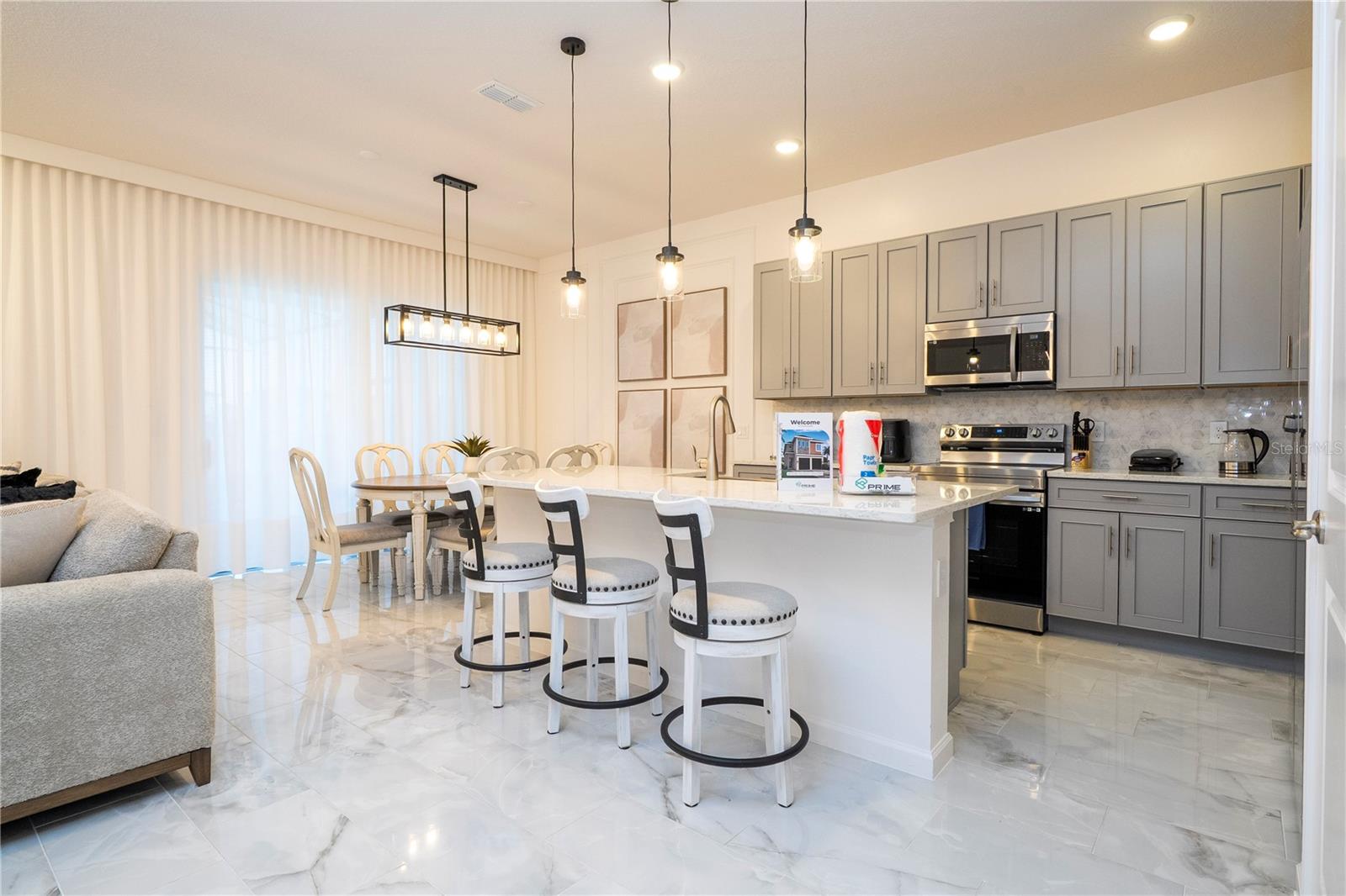 Listing photo id 14 for 5860 High Seas Drive