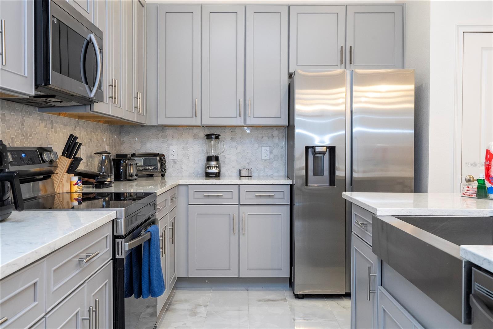 Listing photo id 19 for 5860 High Seas Drive