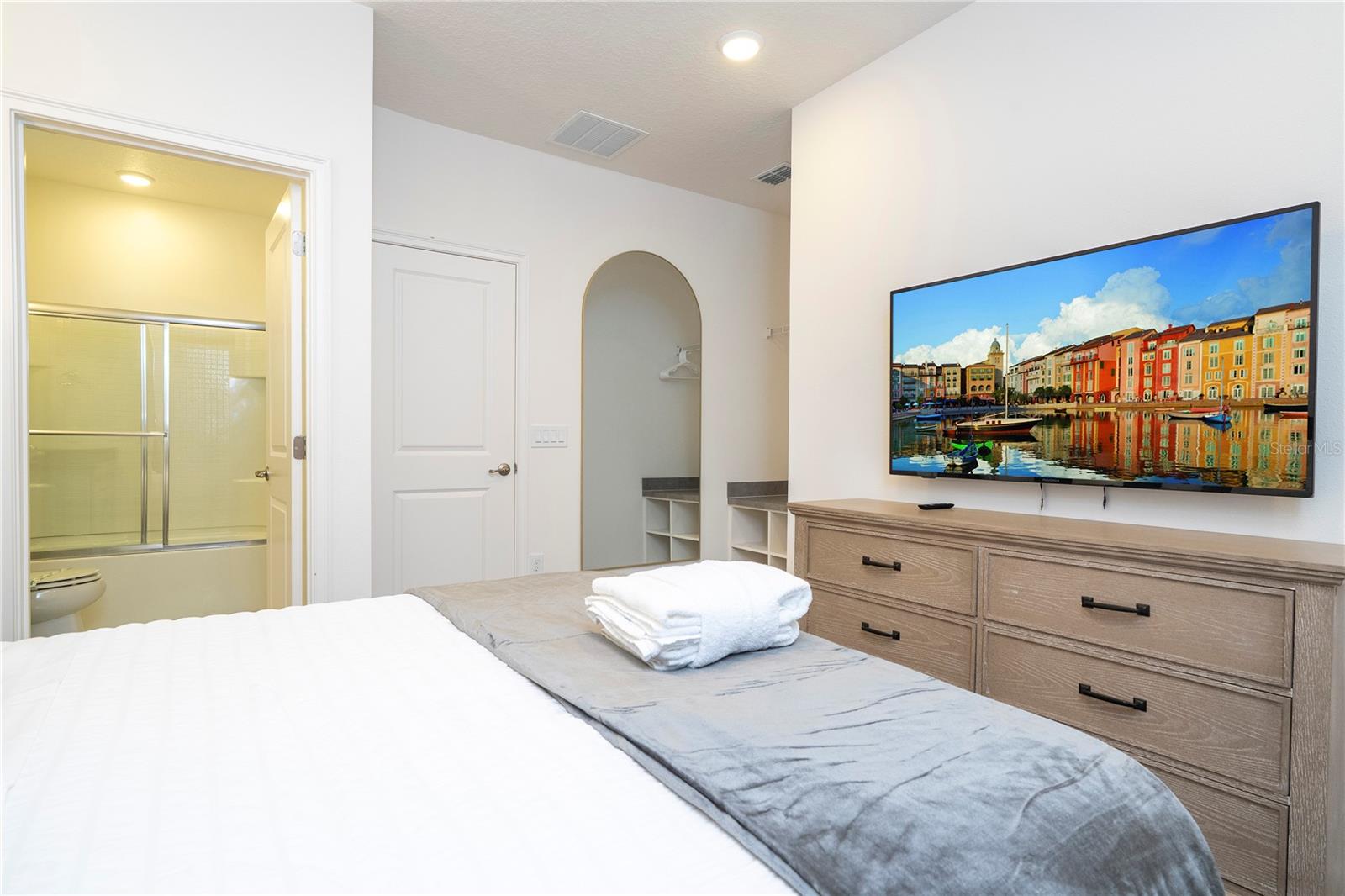 Listing photo id 49 for 5860 High Seas Drive