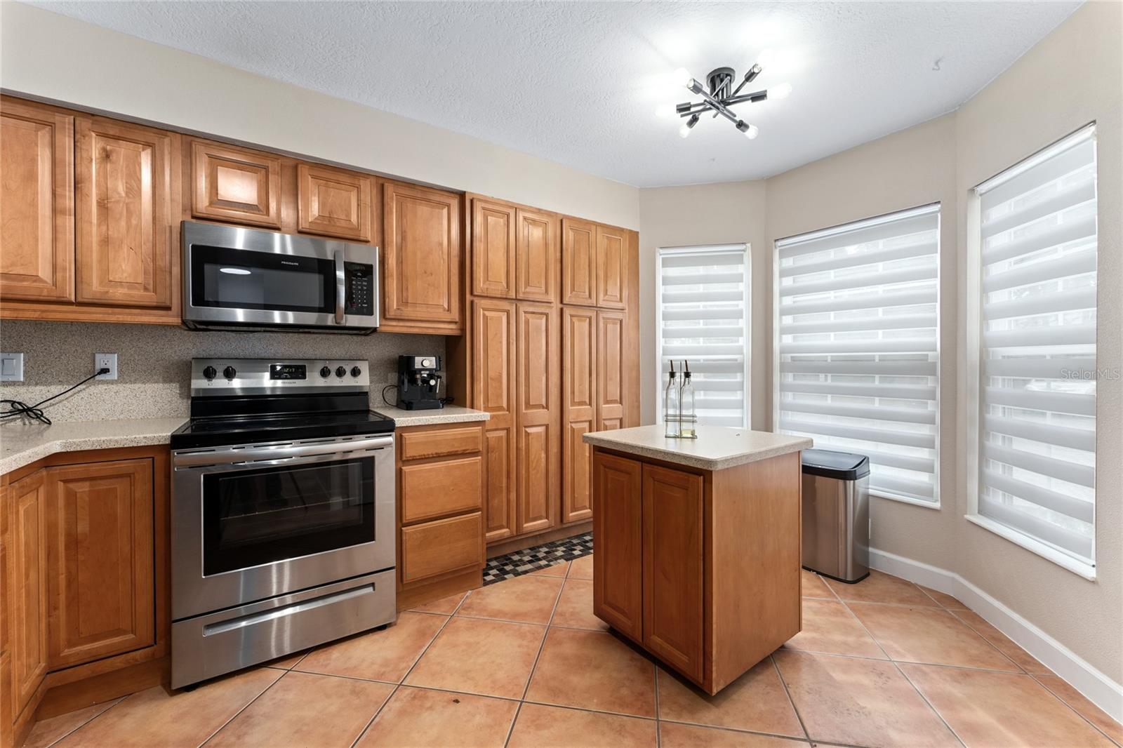 Image 9 of 28 For 4467 Brook Hollow Circle