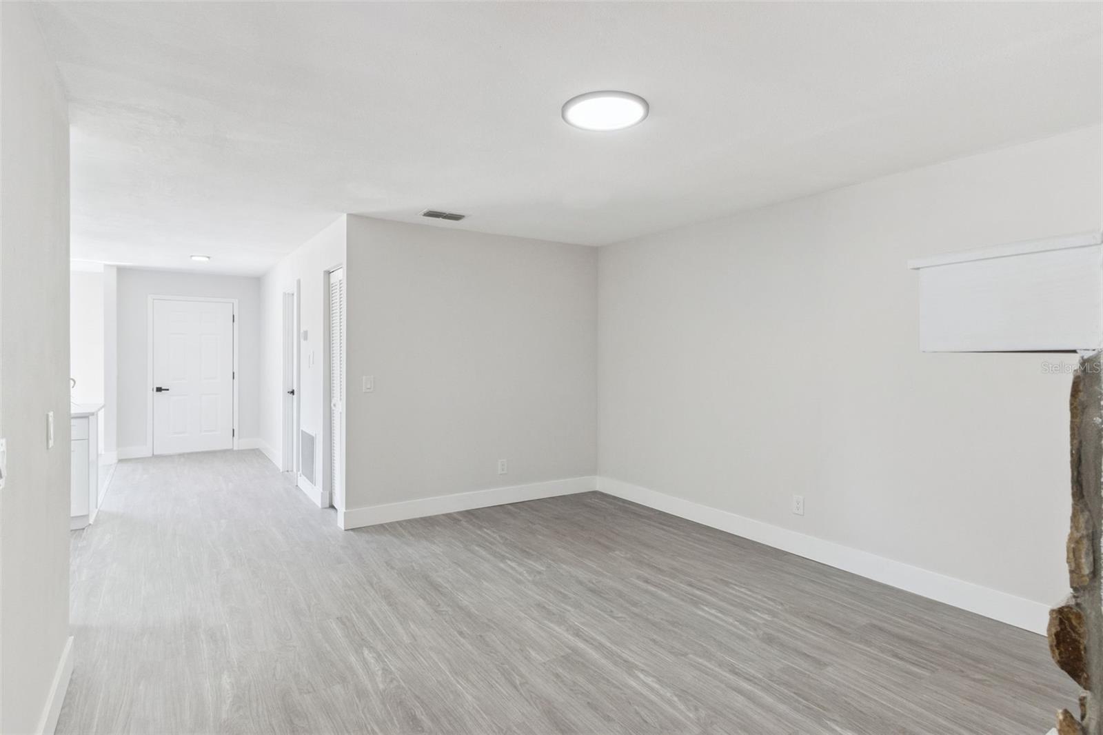 Listing photo id 16 for 2533 Oak Run Boulevard