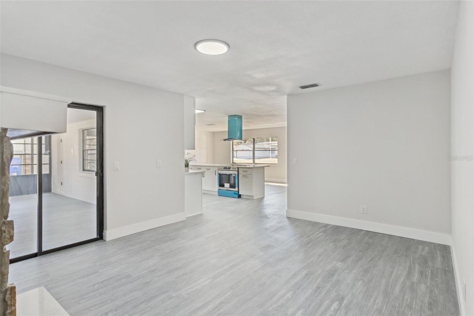 Listing photo id 17 for 2533 Oak Run Boulevard