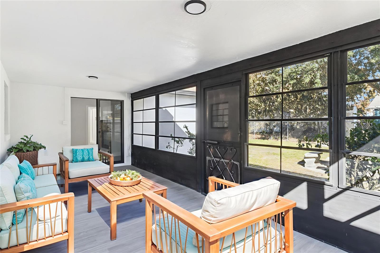 Listing photo id 19 for 2533 Oak Run Boulevard