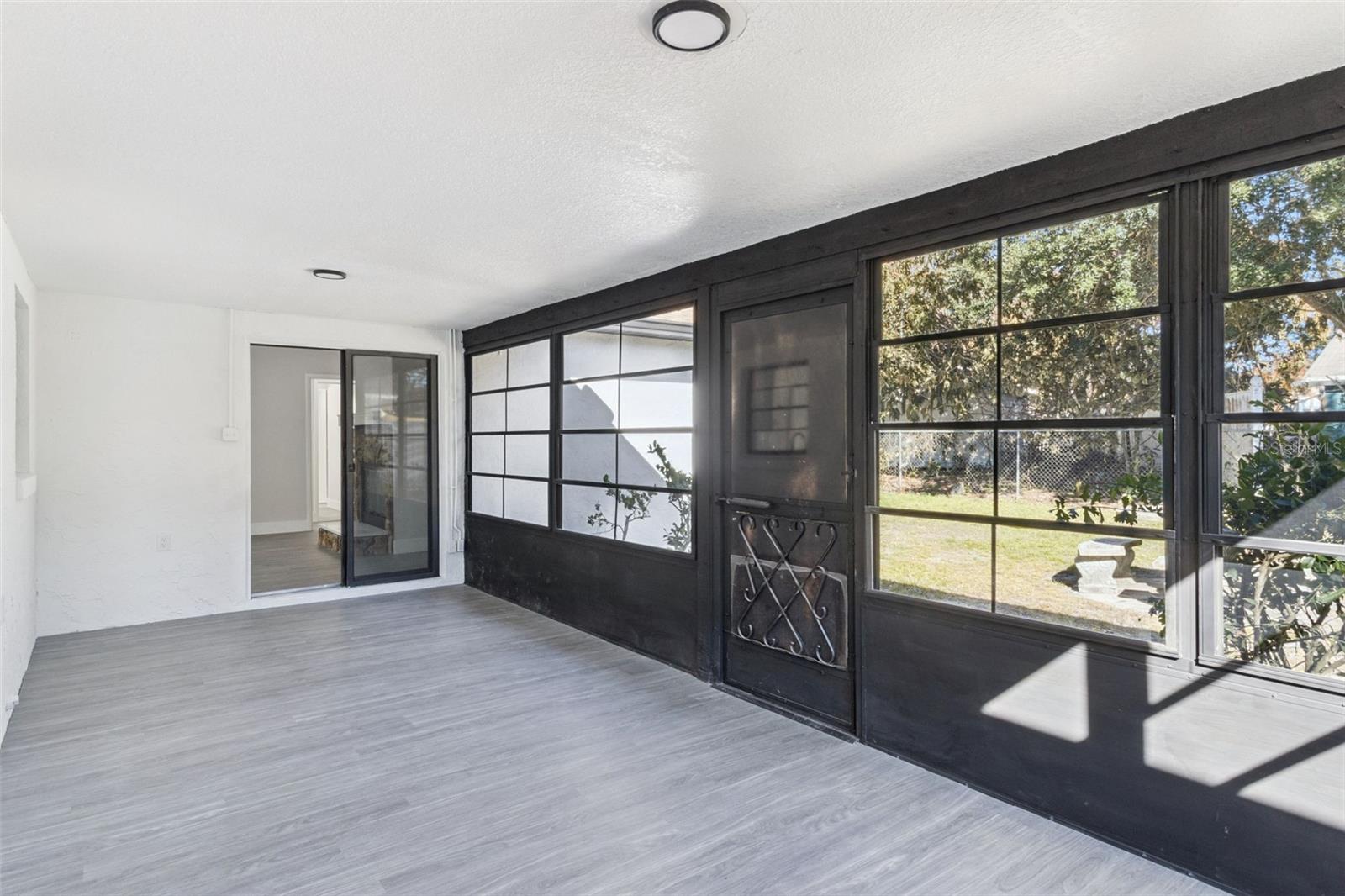 Listing photo id 20 for 2533 Oak Run Boulevard