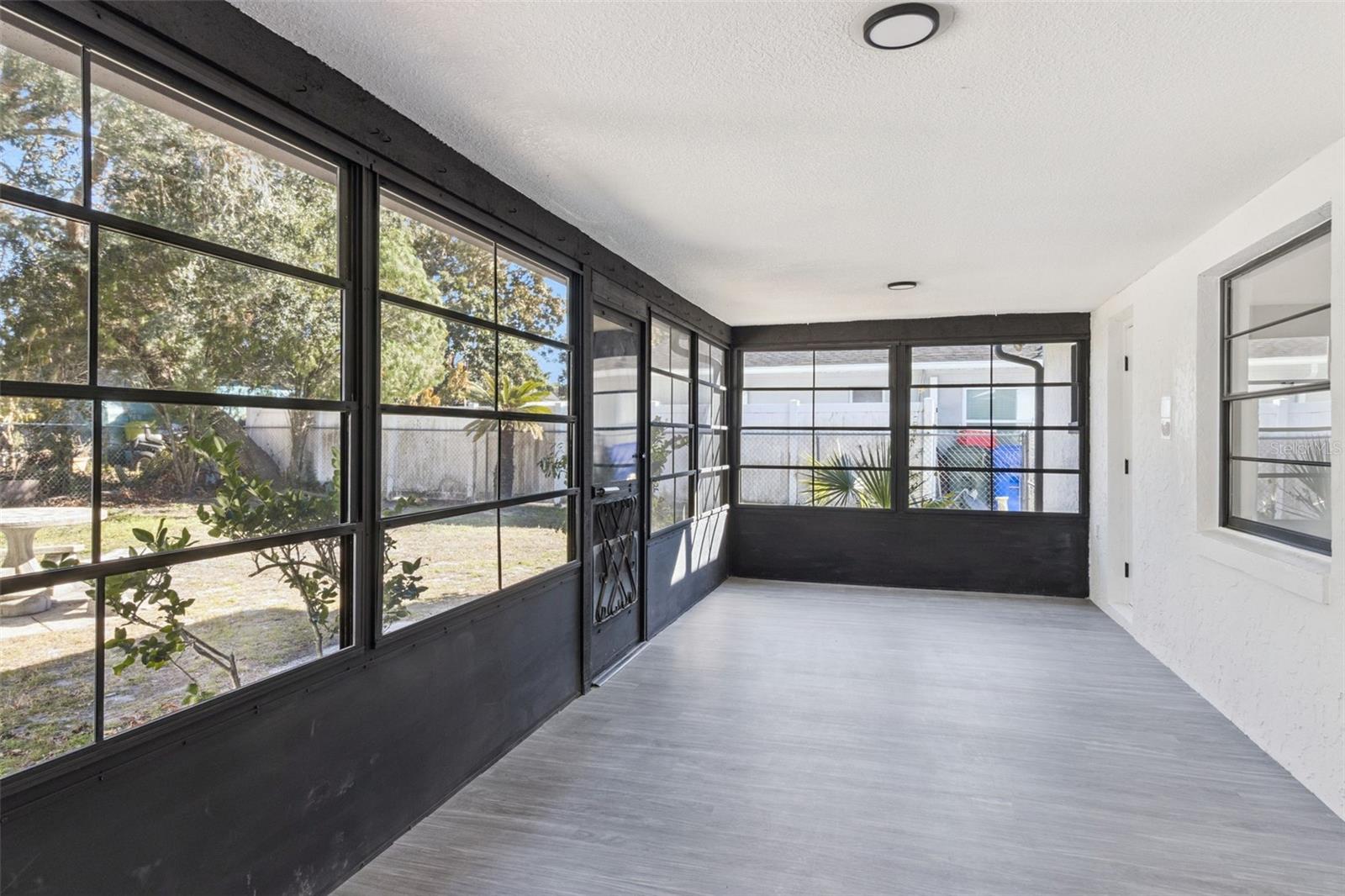 Listing photo id 21 for 2533 Oak Run Boulevard