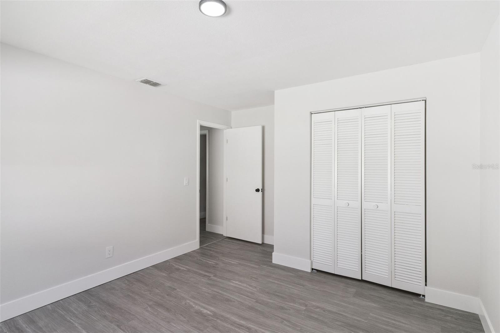 Listing photo id 31 for 2533 Oak Run Boulevard