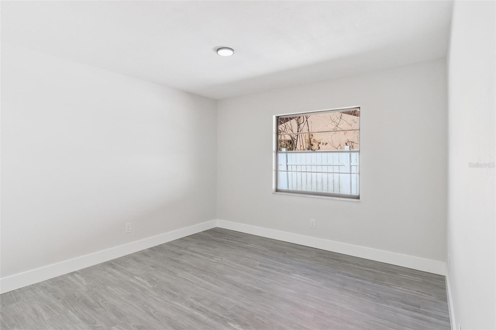 Listing photo id 33 for 2533 Oak Run Boulevard