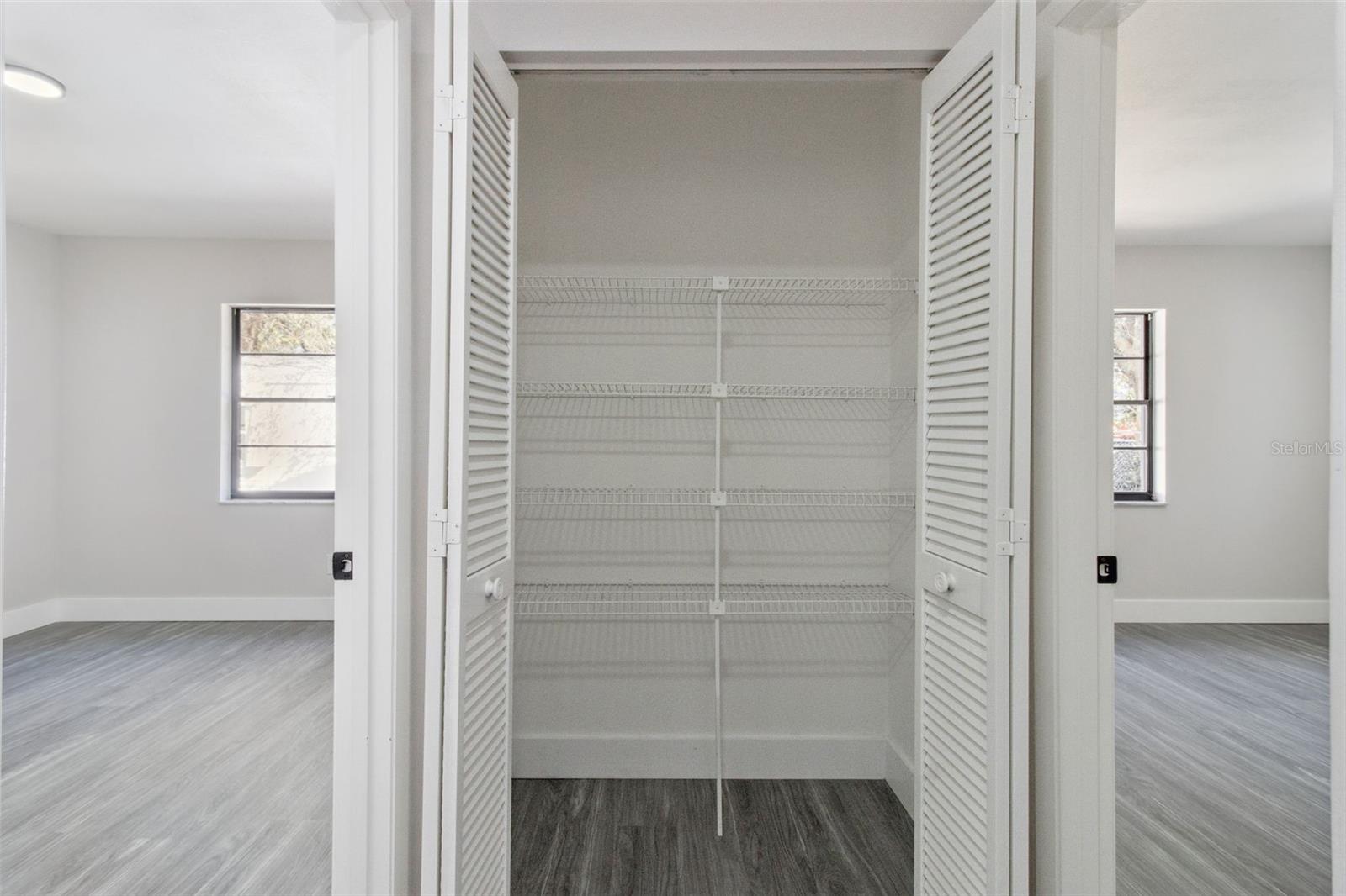 Listing photo id 36 for 2533 Oak Run Boulevard