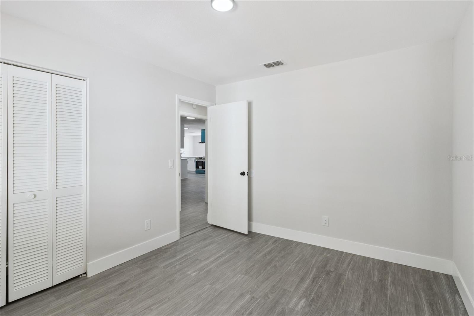 Listing photo id 38 for 2533 Oak Run Boulevard