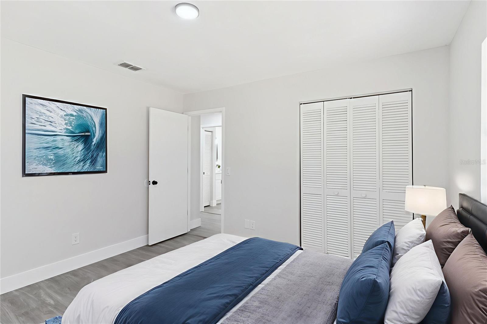 Listing photo id 40 for 2533 Oak Run Boulevard