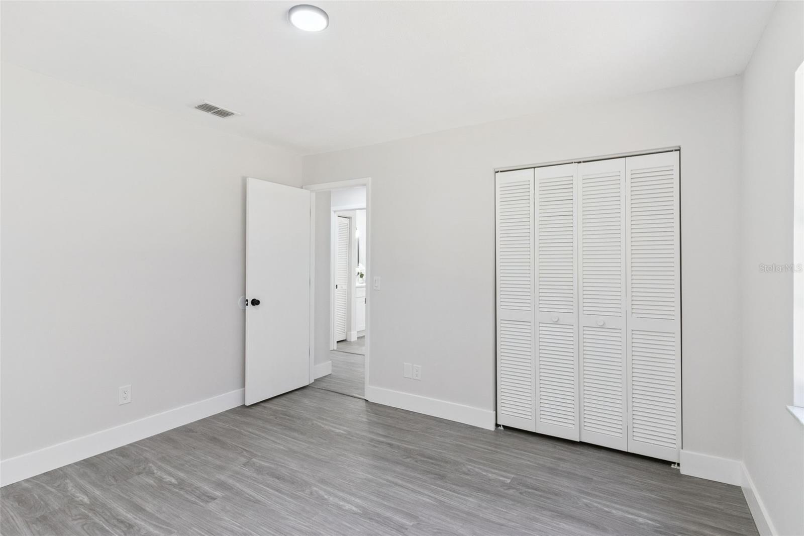 Listing photo id 41 for 2533 Oak Run Boulevard