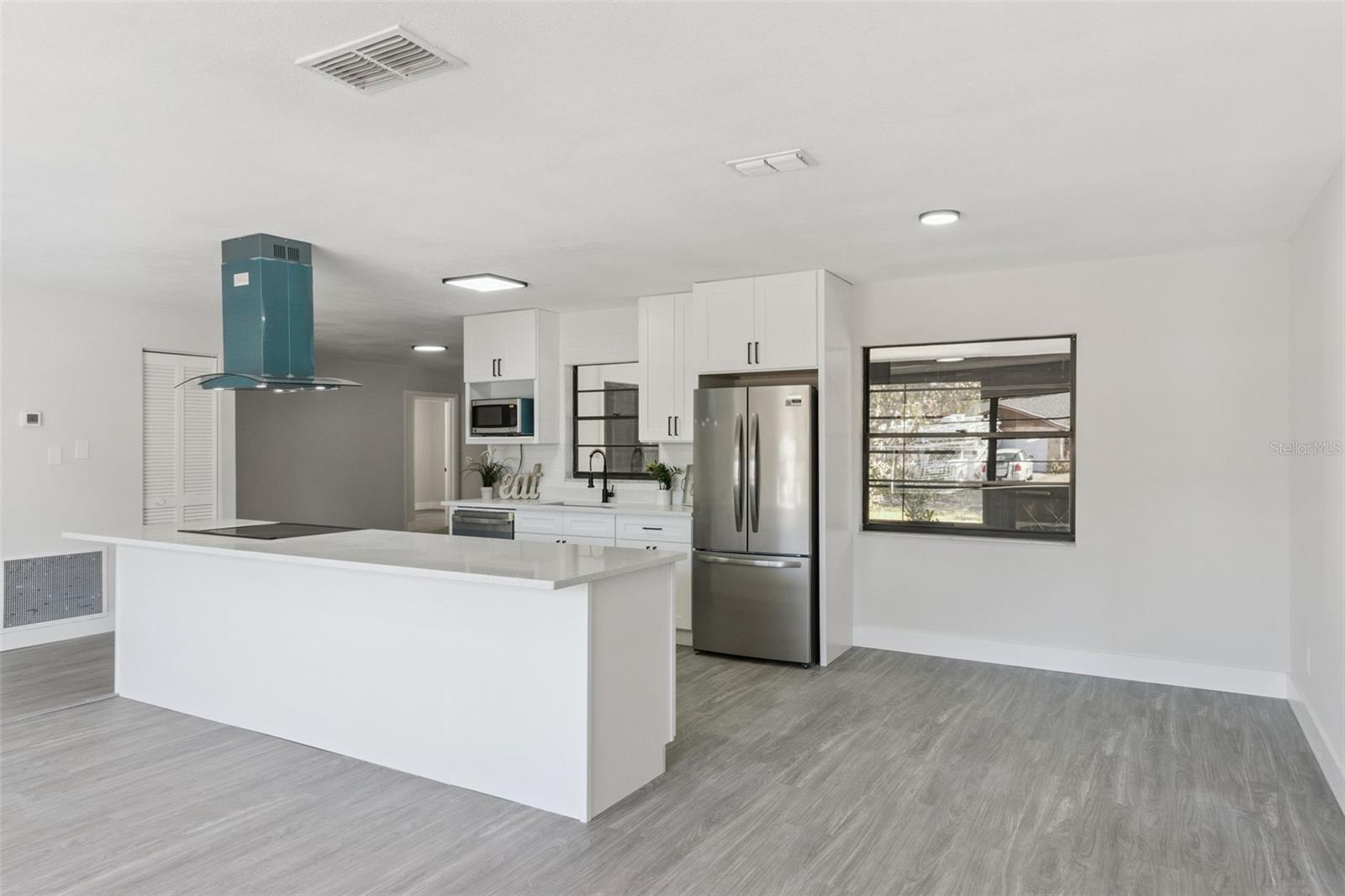 Listing photo id 5 for 2533 Oak Run Boulevard