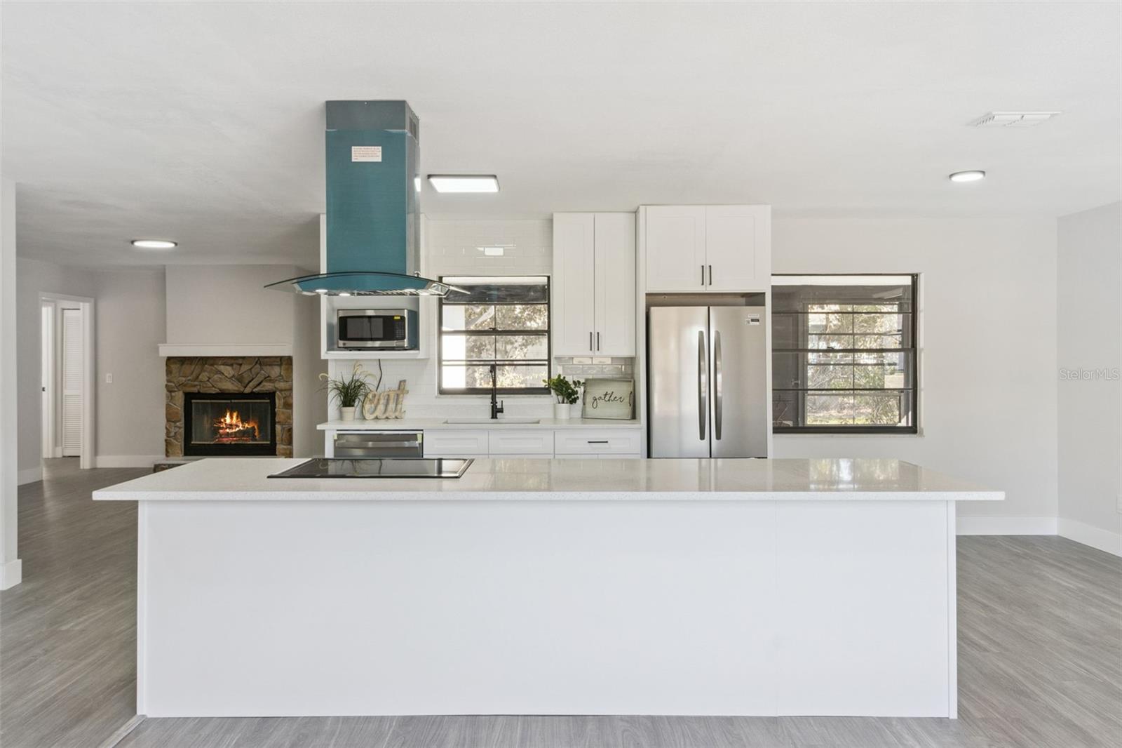 Listing photo id 6 for 2533 Oak Run Boulevard