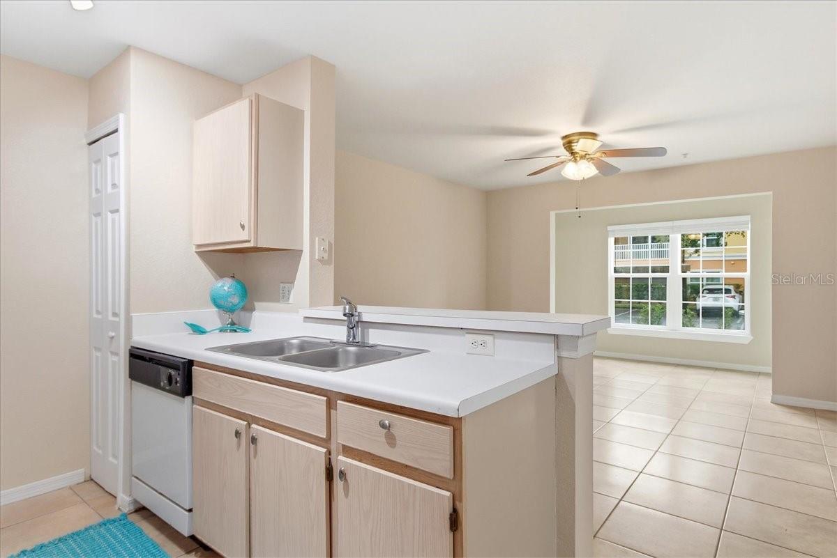 Image 11 of 45 For 5455 Vineland  3107