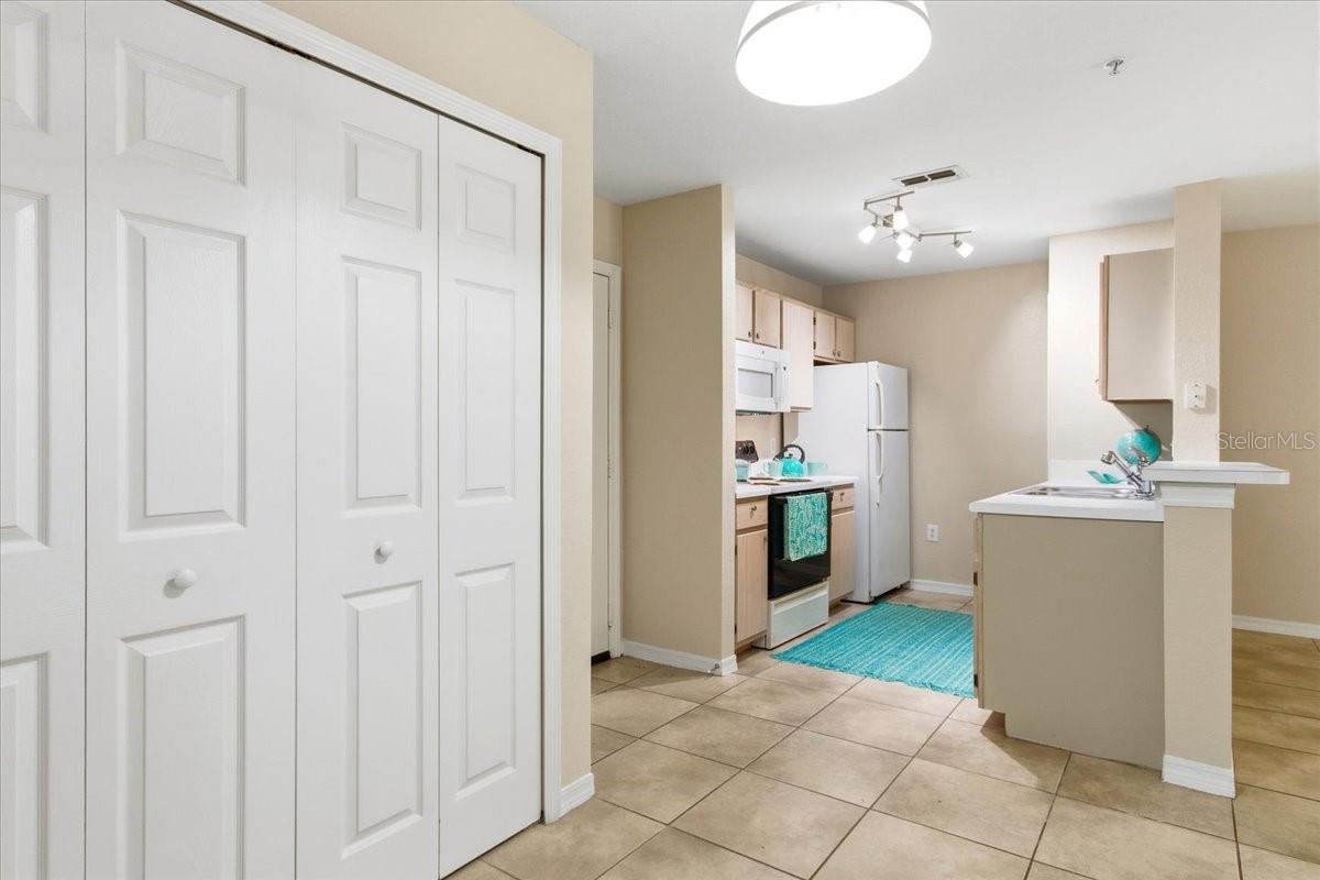 Image 14 of 45 For 5455 Vineland  3107