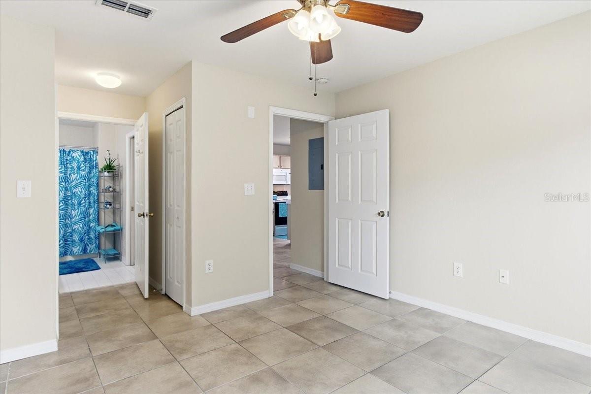 Image 23 of 45 For 5455 Vineland  3107