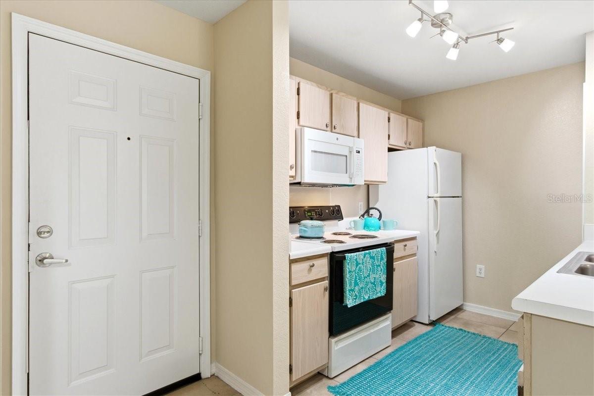 Image 7 of 45 For 5455 Vineland  3107