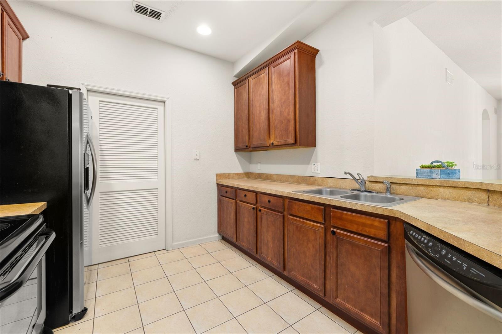 Image 10 of 22 For 3000 Laurel Park Lane 302