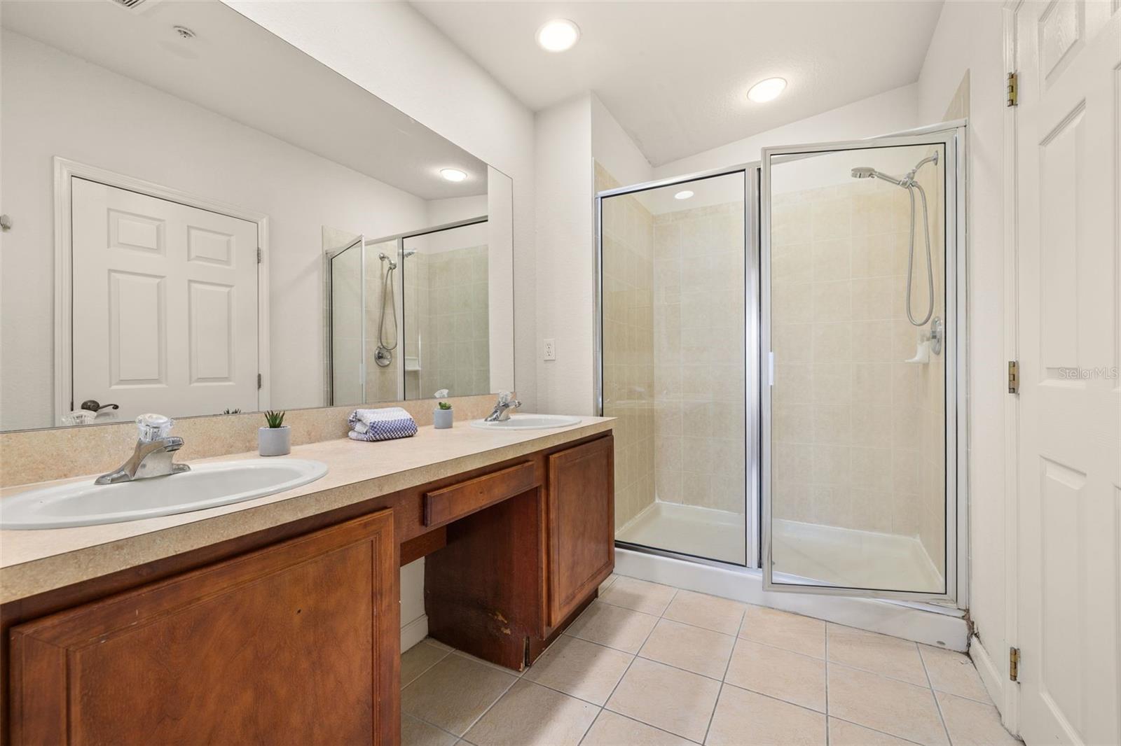 Image 15 of 22 For 3000 Laurel Park Lane 302