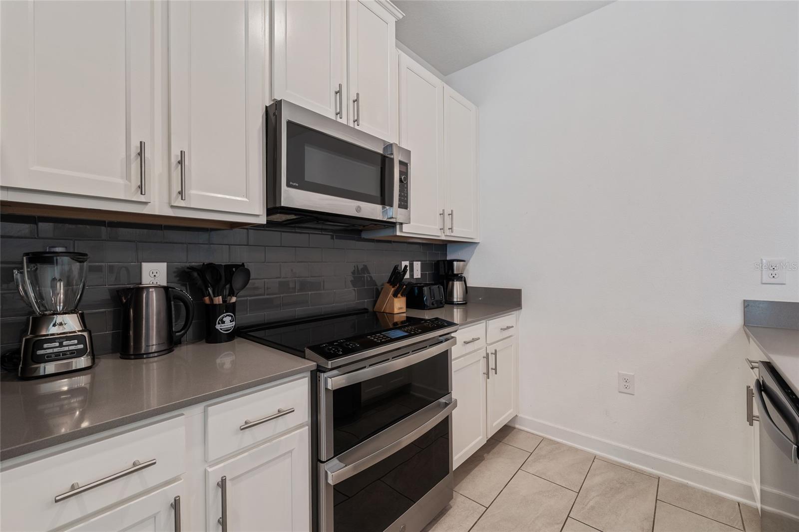 Image 17 of 39 For 1070 Splash Shot Place