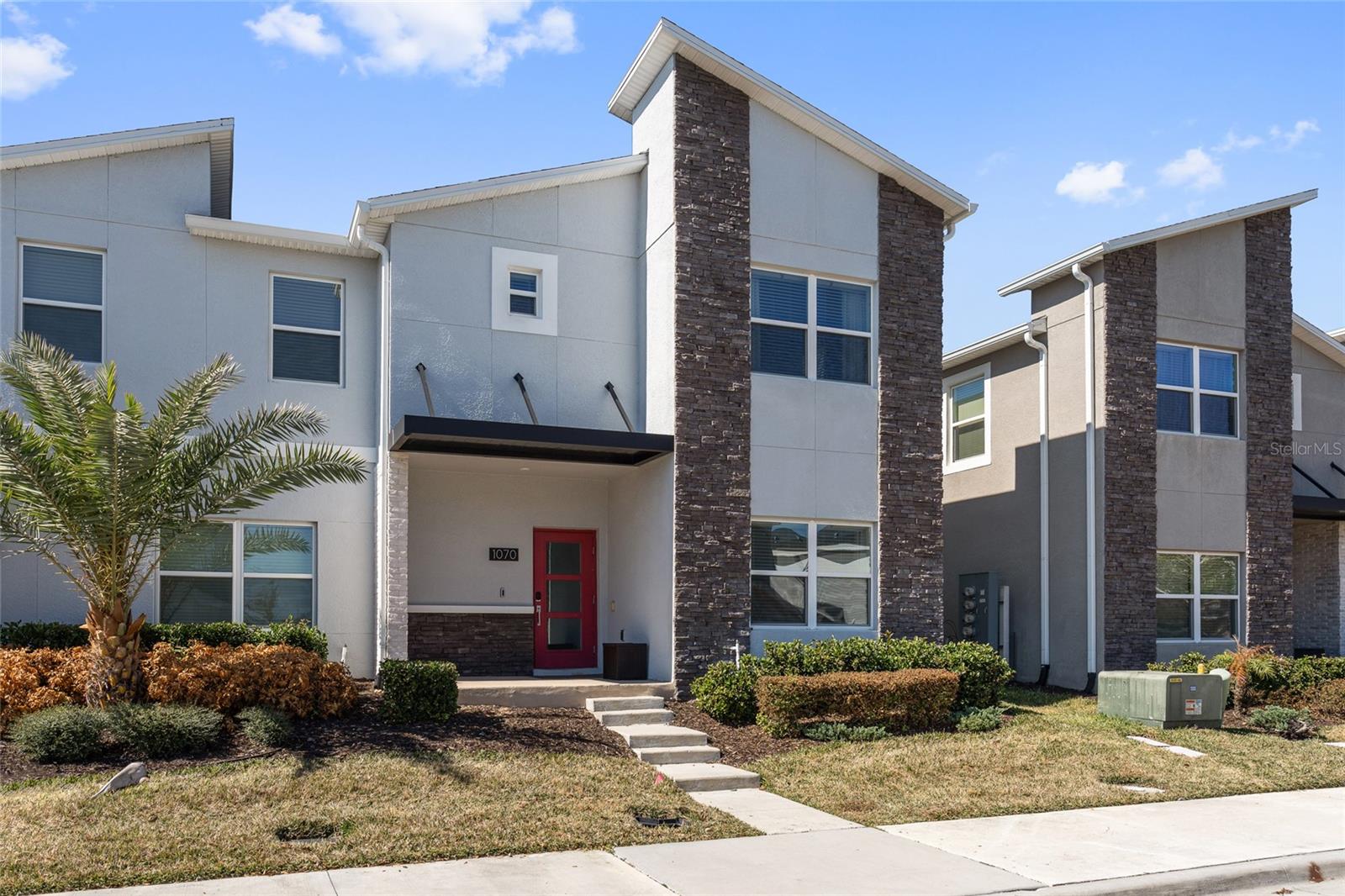 Image 2 of 39 For 1070 Splash Shot Place