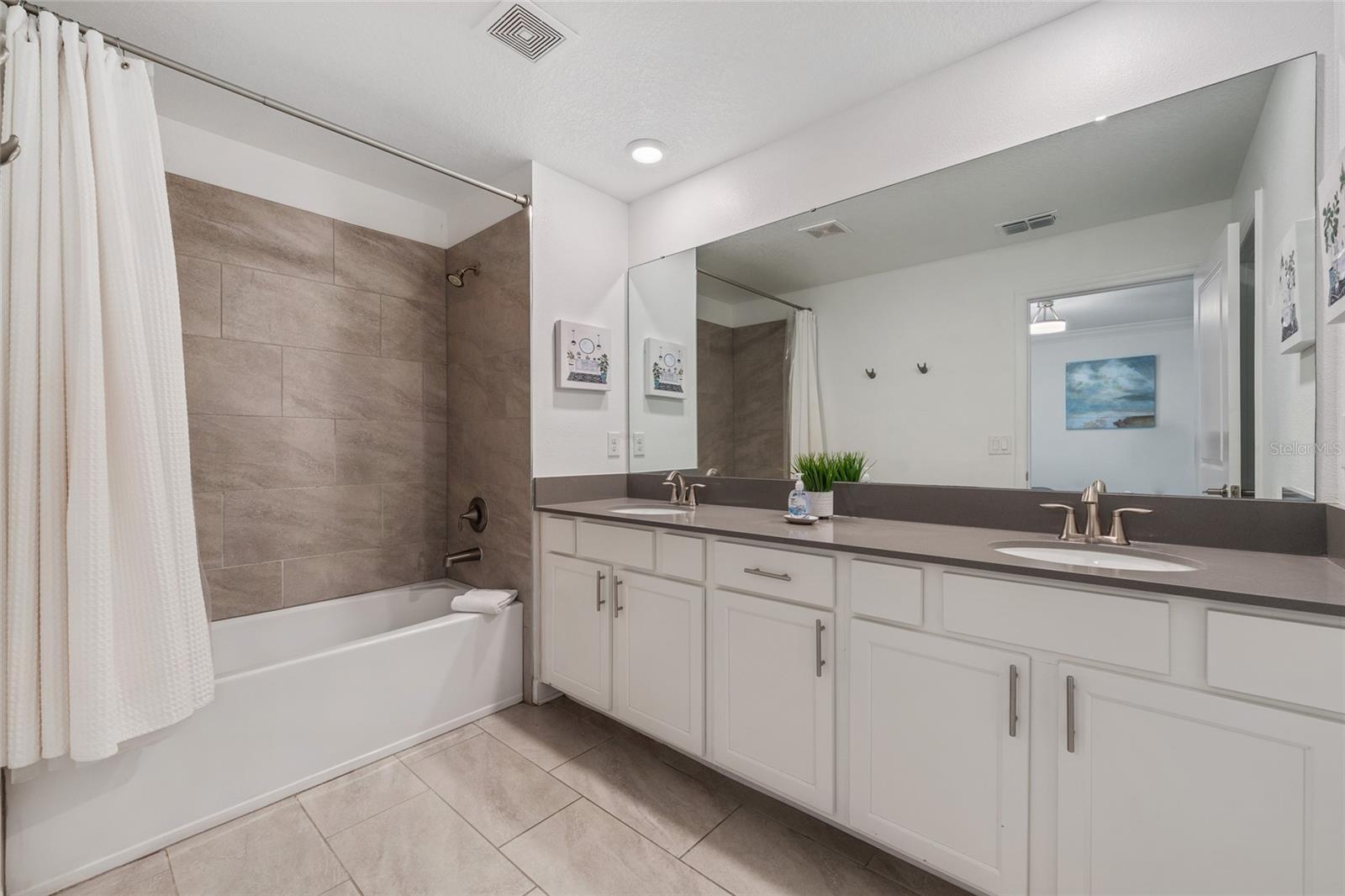 Image 23 of 39 For 1070 Splash Shot Place