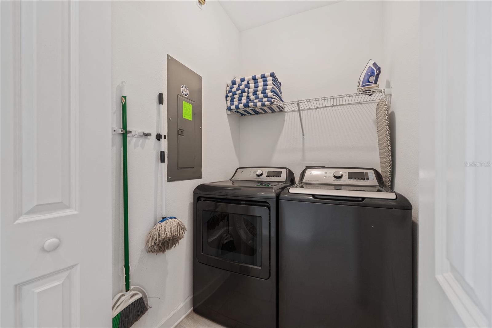 Image 28 of 39 For 1070 Splash Shot Place