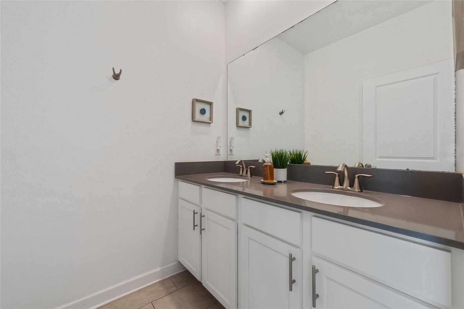 Image 36 of 39 For 1070 Splash Shot Place