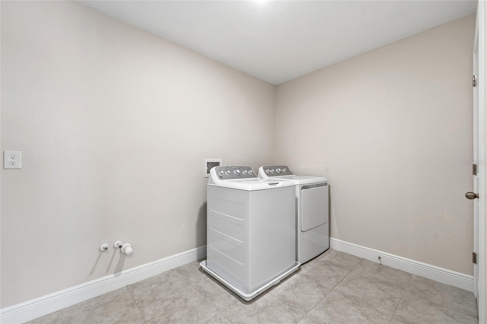 Image 48 of 52 For 1023 Sugarwood Street