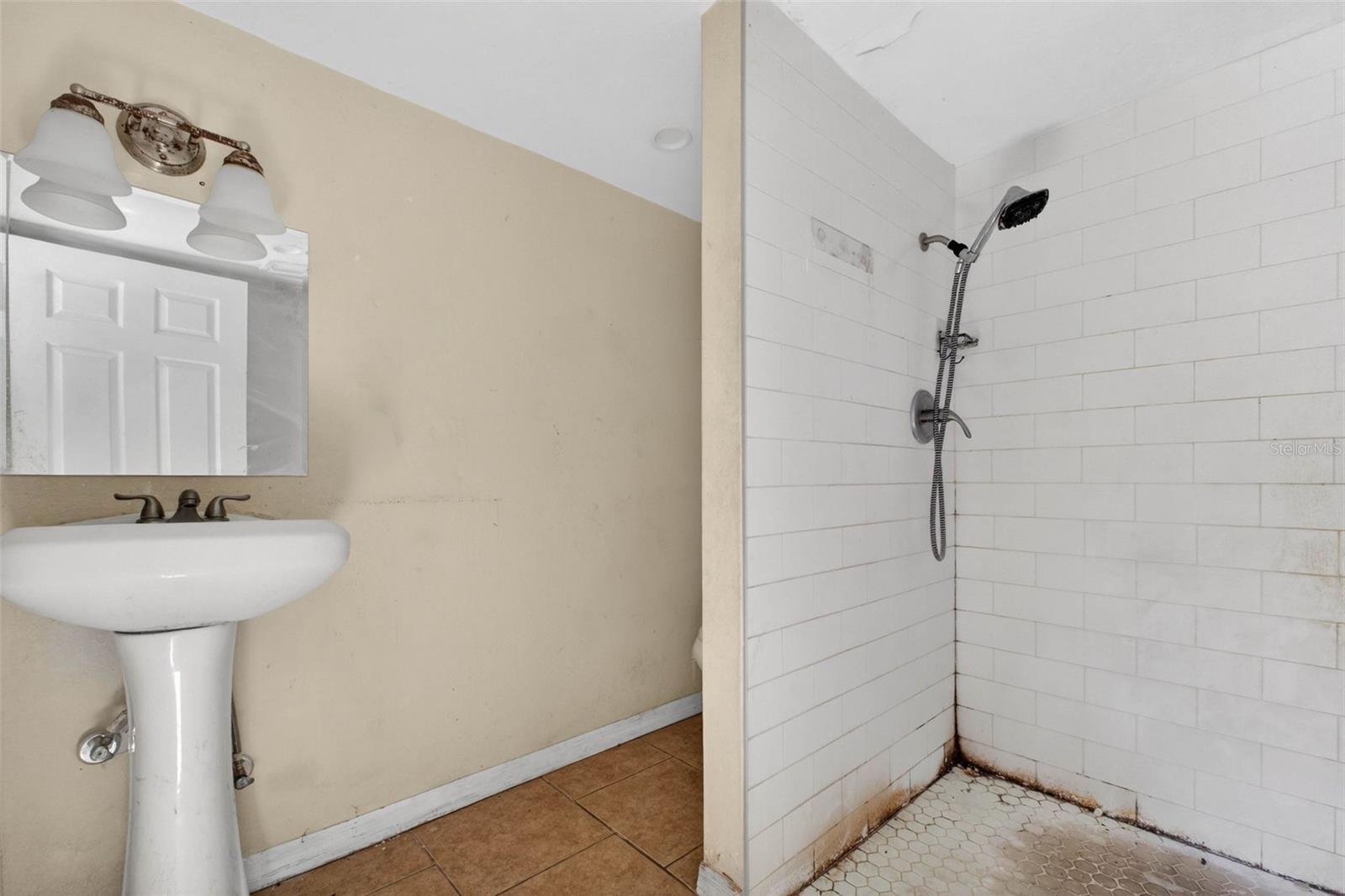 Image 12 of 27 For 842 Channing Road