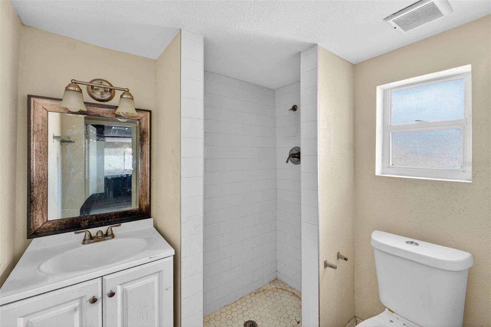 Image 13 of 27 For 842 Channing Road