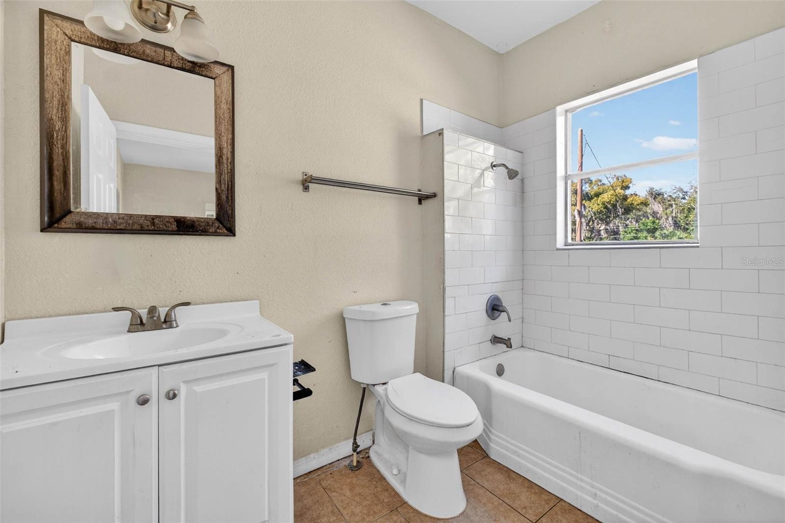 Image 21 of 27 For 842 Channing Road