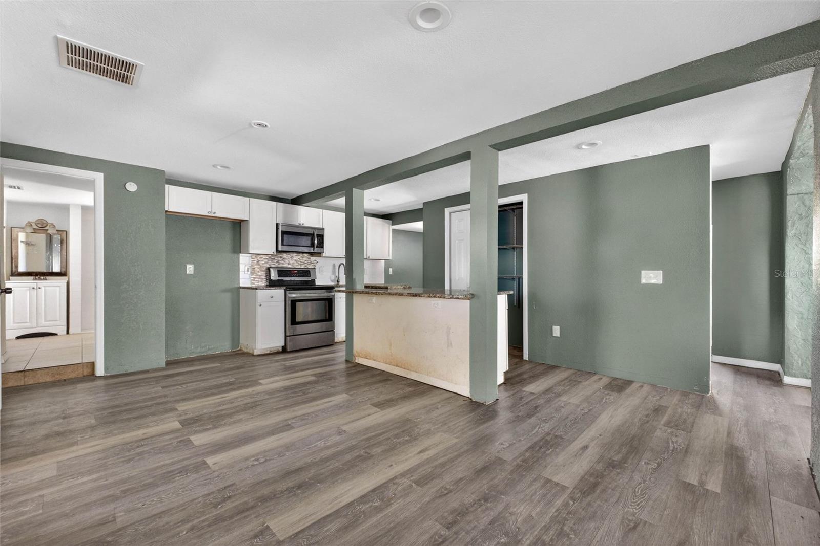 Image 5 of 27 For 842 Channing Road