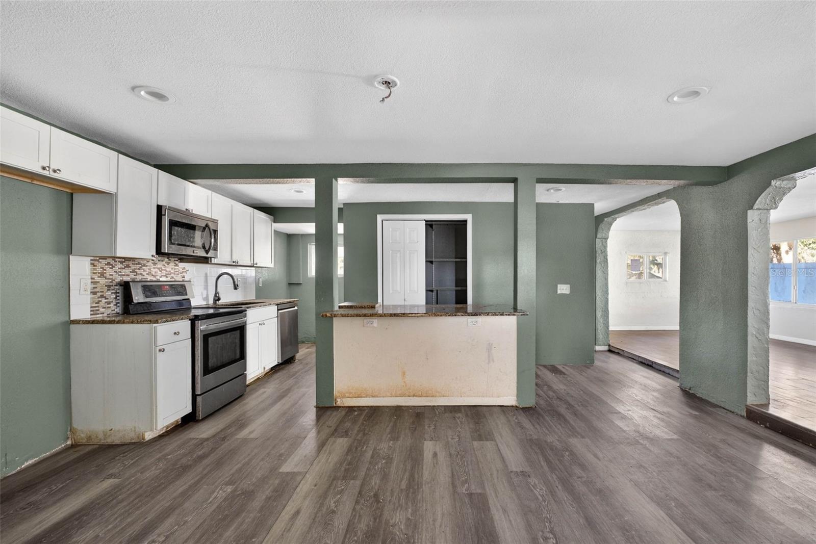 Image 6 of 27 For 842 Channing Road