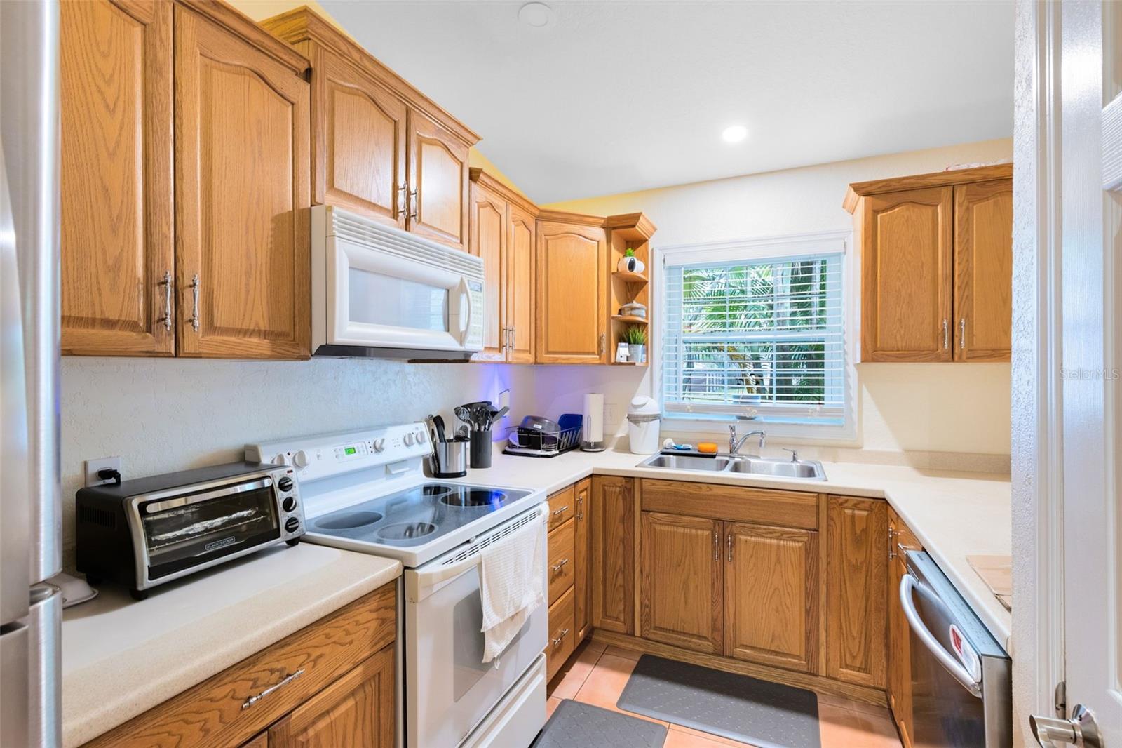 Image 13 of 32 For 607-609 California Avenue