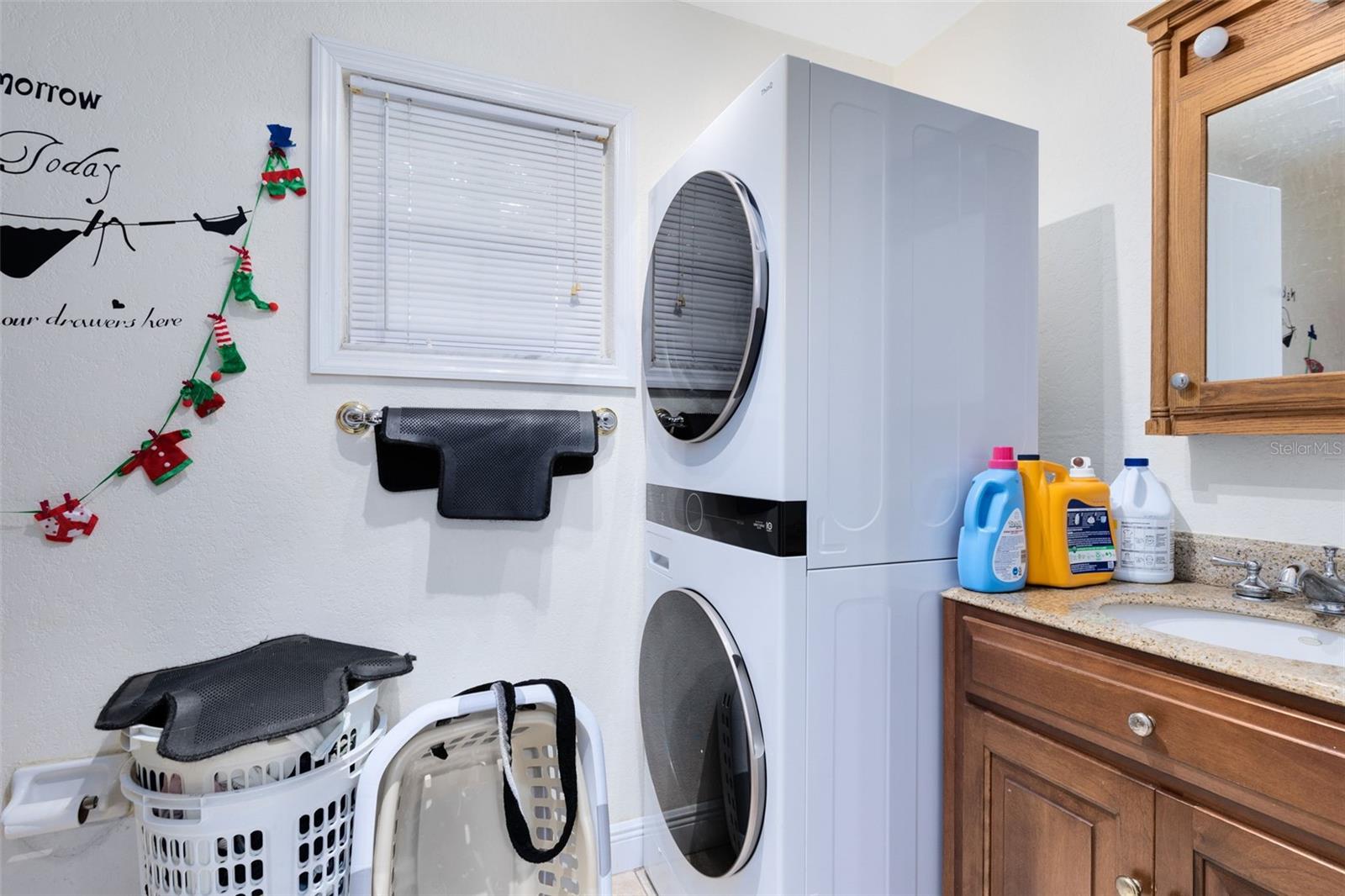 Image 23 of 32 For 607-609 California Avenue