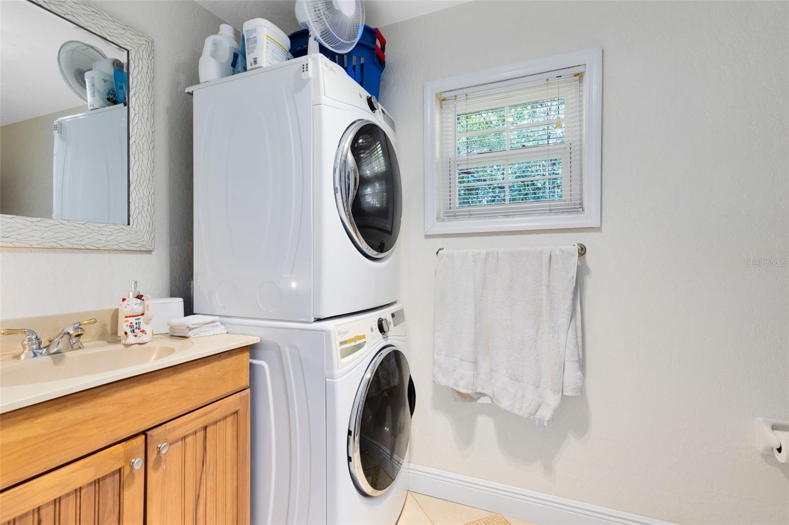 Image 8 of 32 For 607-609 California Avenue