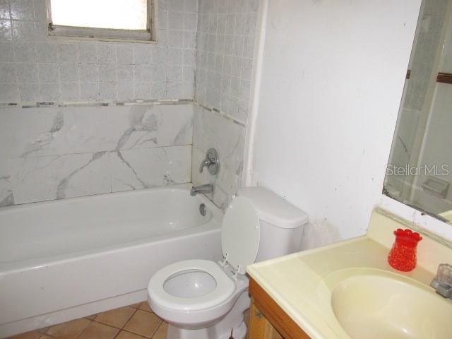 Image 9 of 18 For 7651 Rio Pinar Lakes Boulevard