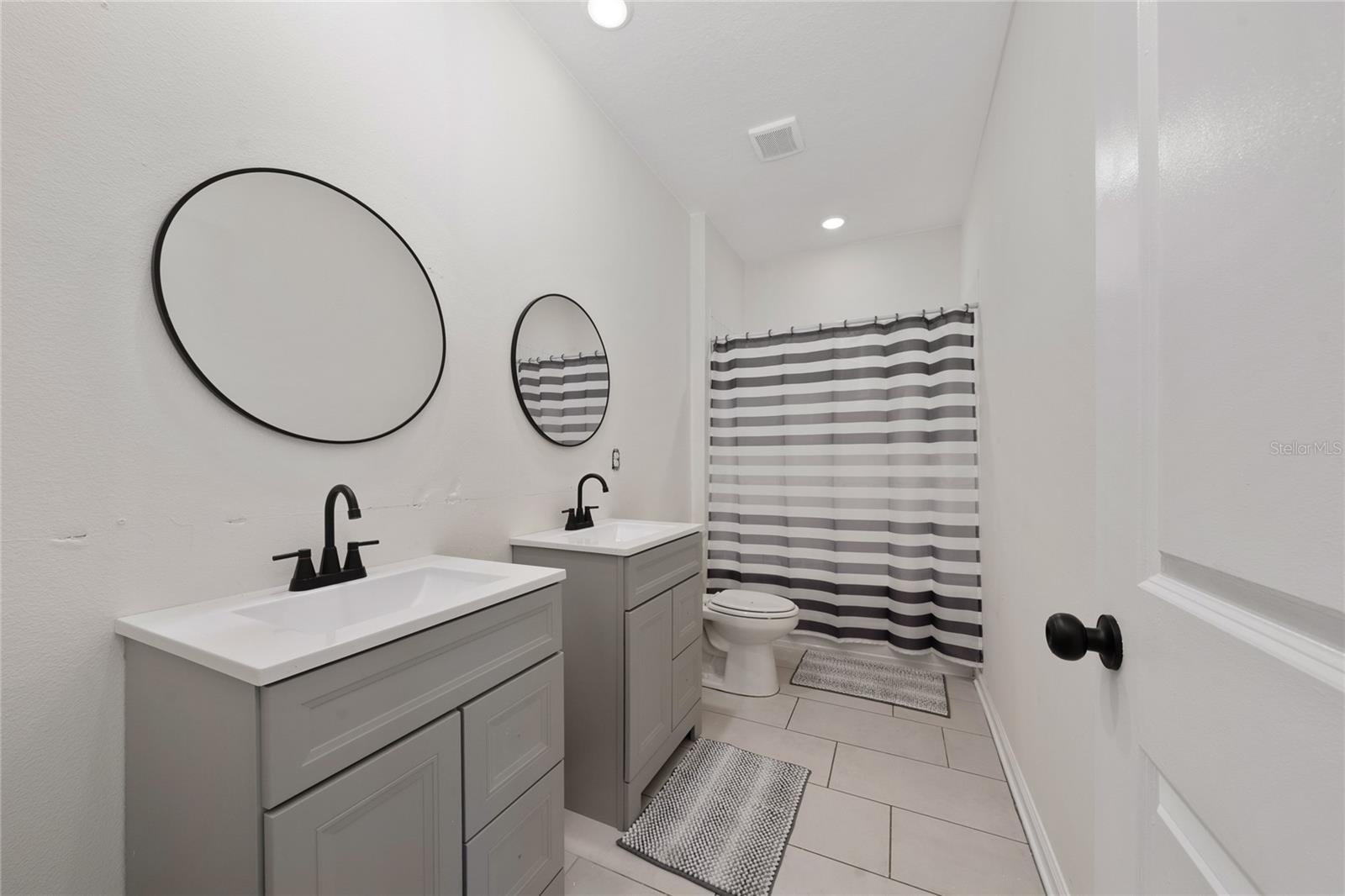 Image 21 of 32 For 6404 Sprucepine Lane