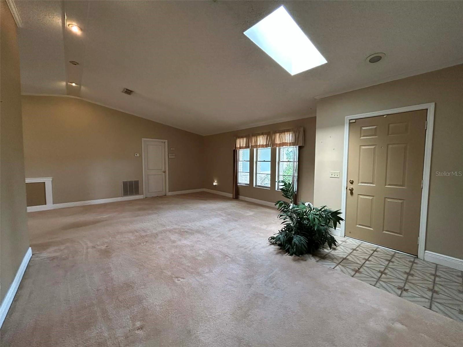 Image 9 of 22 For 1740 King George Drive