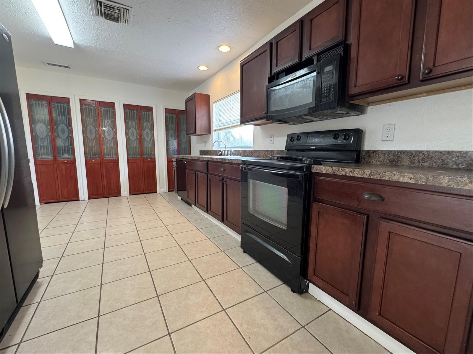 Image 18 of 27 For 3575 Michigan Avenue