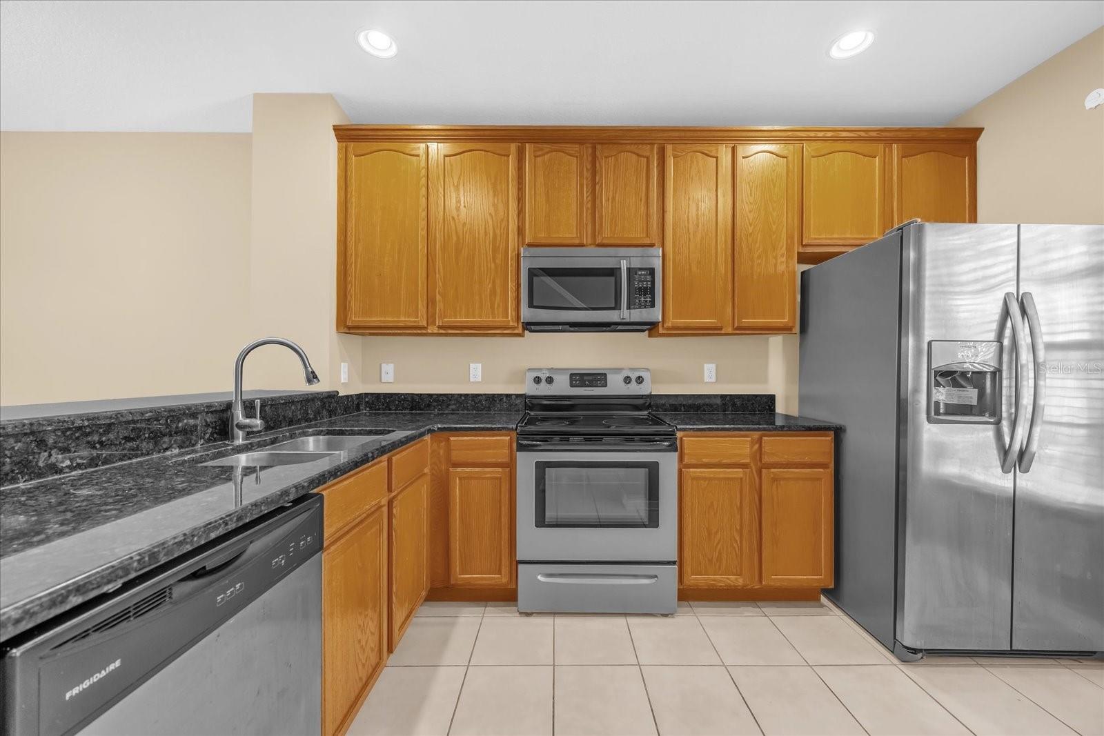 Listing photo id 2 for 3577 Wilshire Way Road 61