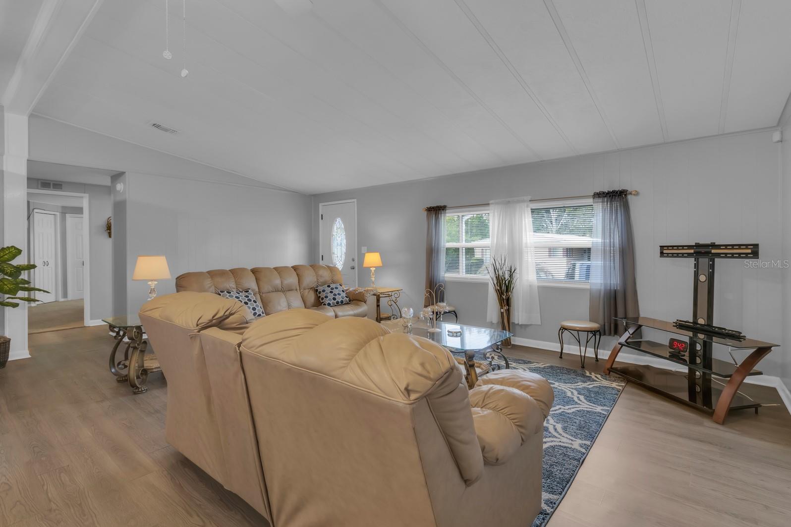 Image 6 of 45 For 1631 Foxway Drive