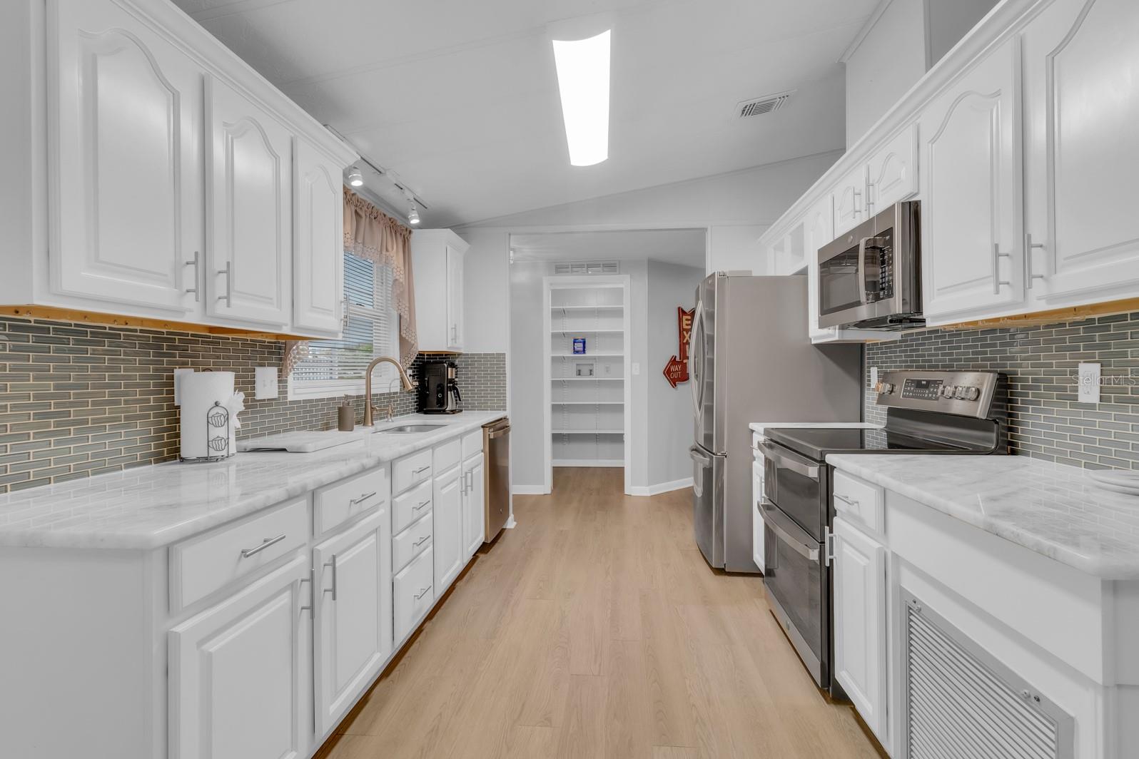 Image 9 of 45 For 1631 Foxway Drive