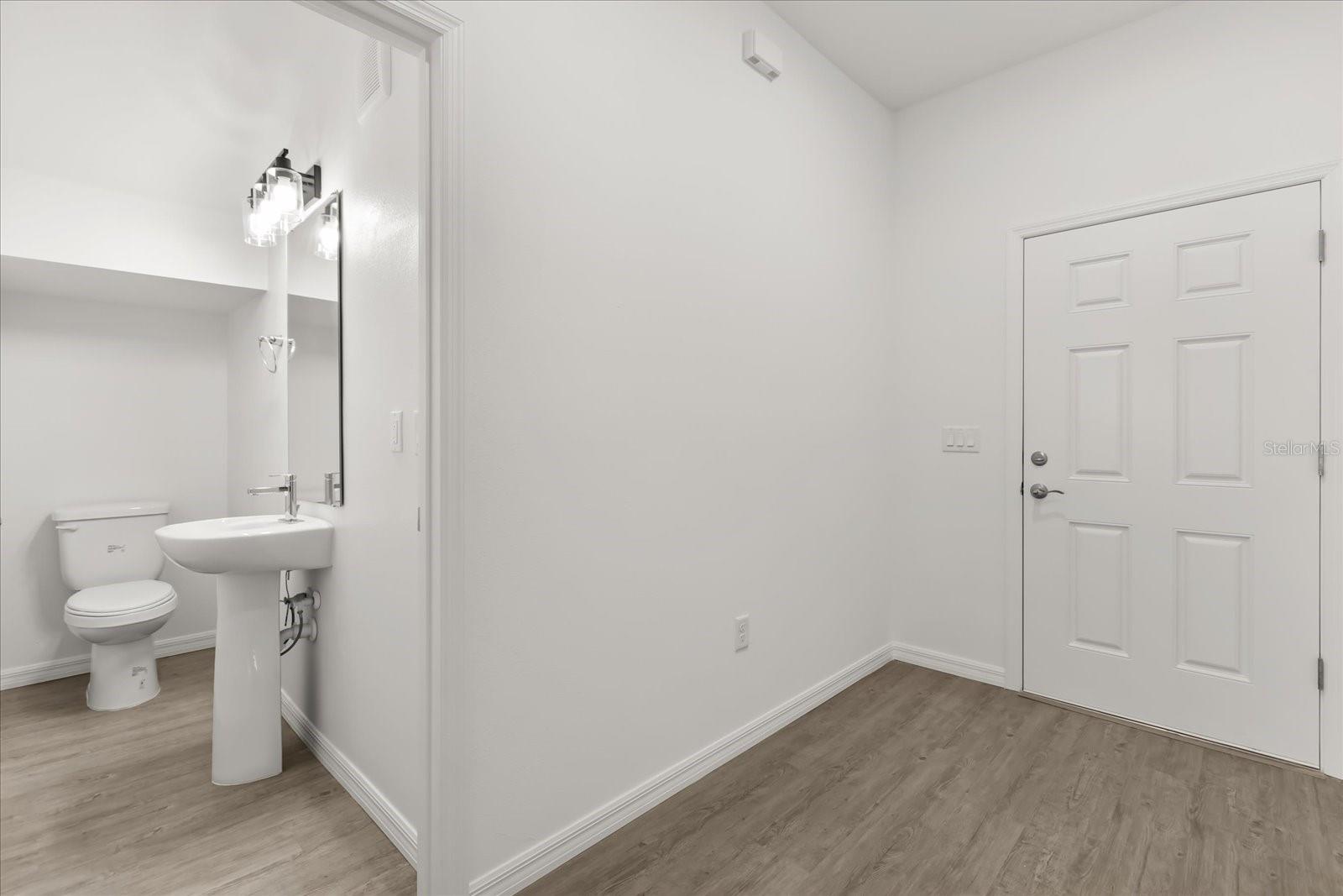 Image 12 of 28 For 925 Lakefront Village Drive