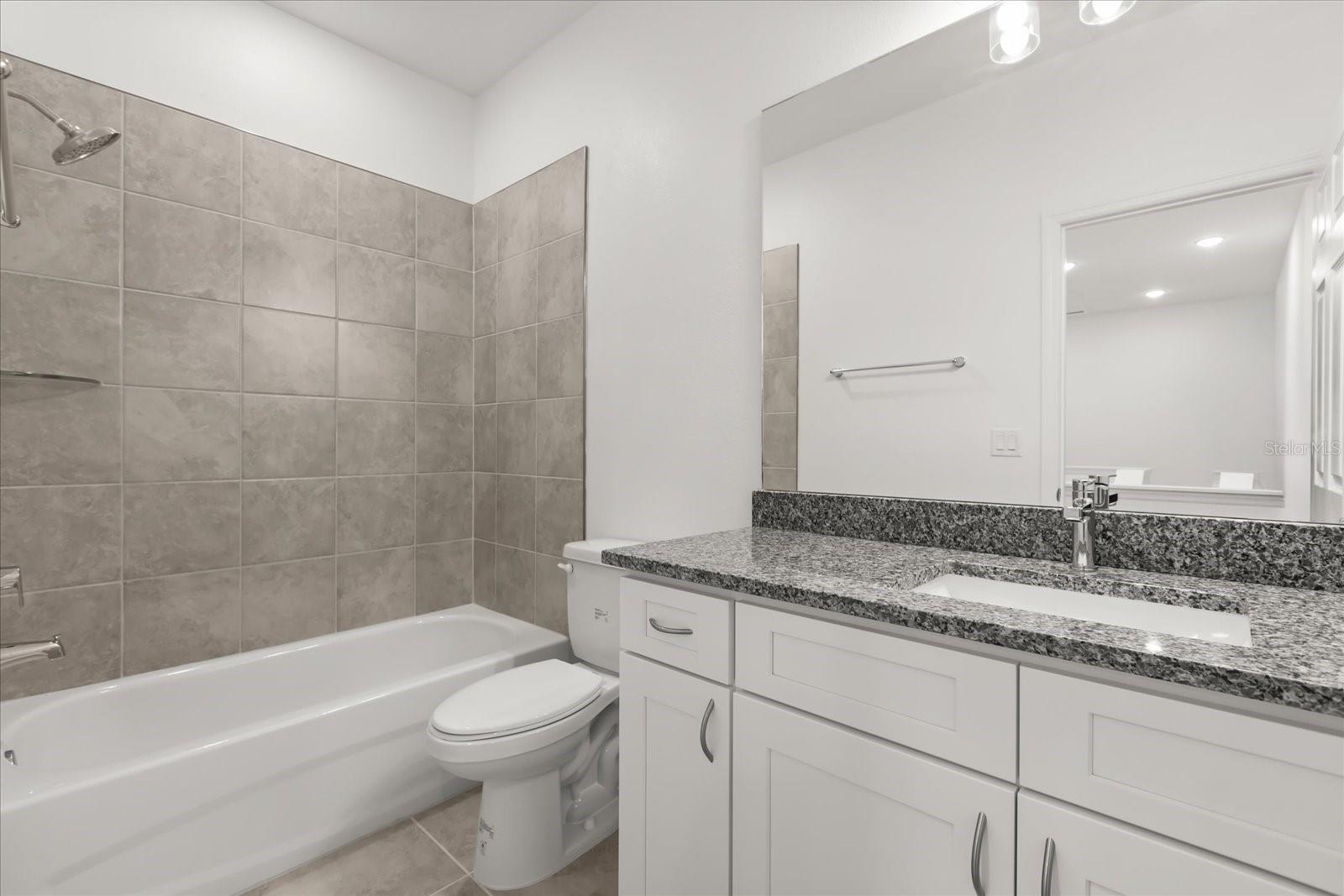 Image 16 of 28 For 925 Lakefront Village Drive